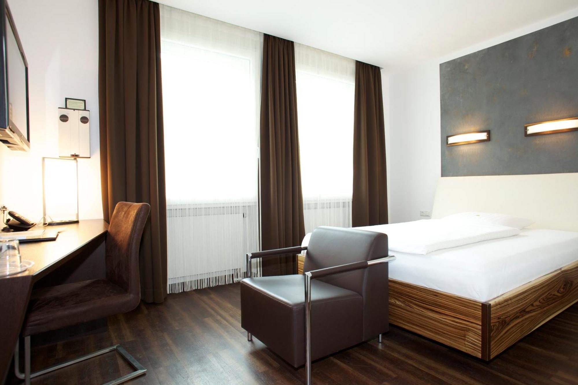 Hotel Zur Wartburg Rheda-Wiedenbrück المظهر الخارجي الصورة